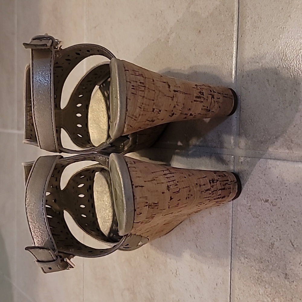 Sandals - Picture 3 of 3